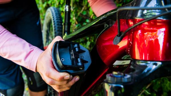 Trek Rail 5 Deore 625W EU M Mercury Produktbild 12